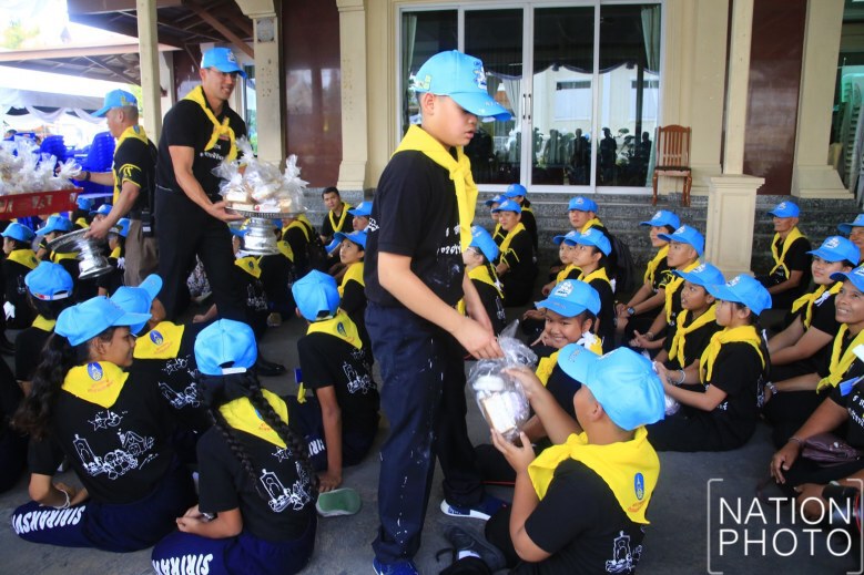 ‘พระองค์ที’ ทรงทำกิจกรรมจิตอาสาวัดประยุรวงศาวาส