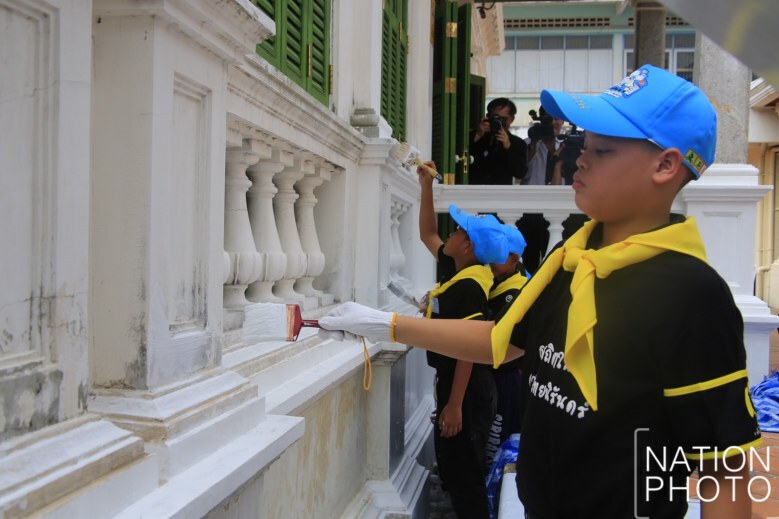 ‘พระองค์ที’ ทรงทำกิจกรรมจิตอาสาวัดประยุรวงศาวาส