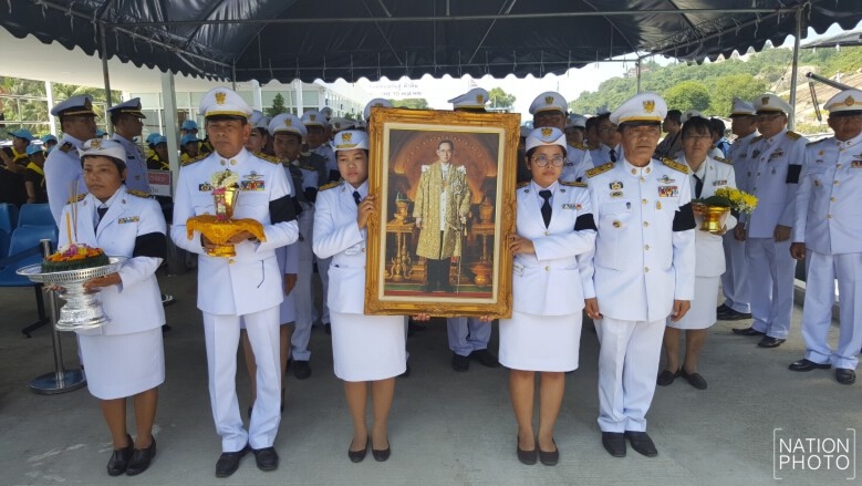 จ.ประจวบคีรีขันธ์ อัญเชิญพระโกศลอยเถ้าดอกไม้จันทน์หน้าวังไกลกังวล