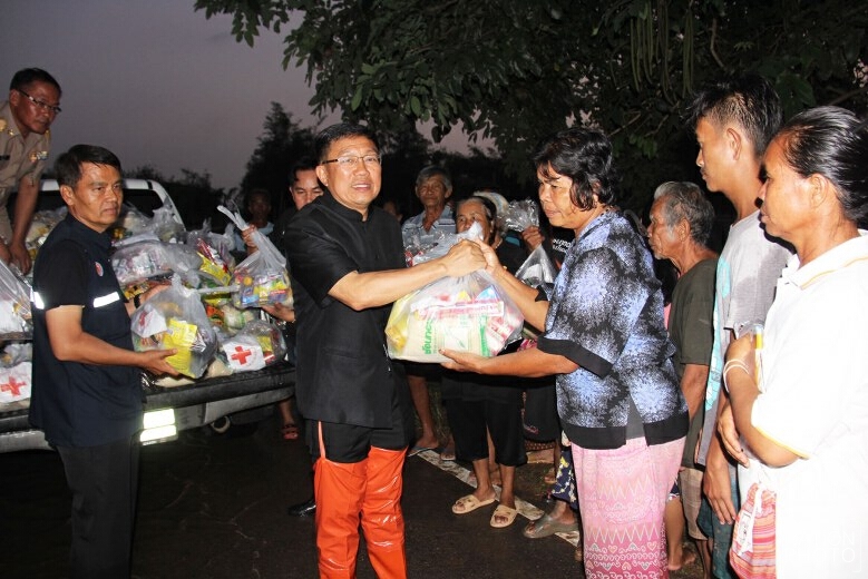 ผู้ว่าฯ ขอนแก่นตรวจแนวคันกั้นน้ำ