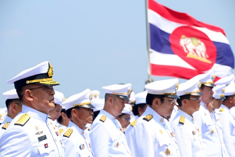 เรือรบหลวงตากสินล่องทะเลลอยเถ้าดอกไม้จันทน์