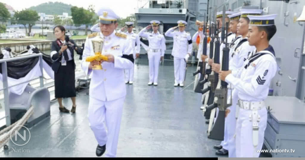 อัญเชิญพระโกศฯลงเรือหลวงกระบี่ลอยเถ้าดอกไม้จันทน์ อัญเชิญพระโกศฯลงเรือหลวงกระบี่ลอยเถ้าดอกไม้จันทน์
