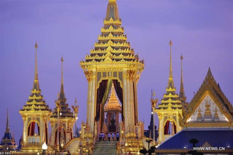 สื่อนอกรายงานข่าว ชาวไทยพร้อมใจถวายอาลัยพ่อ
