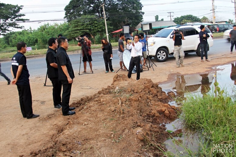 ผู้ว่าฯ ขอนแก่นตรวจแนวคันกั้นน้ำ