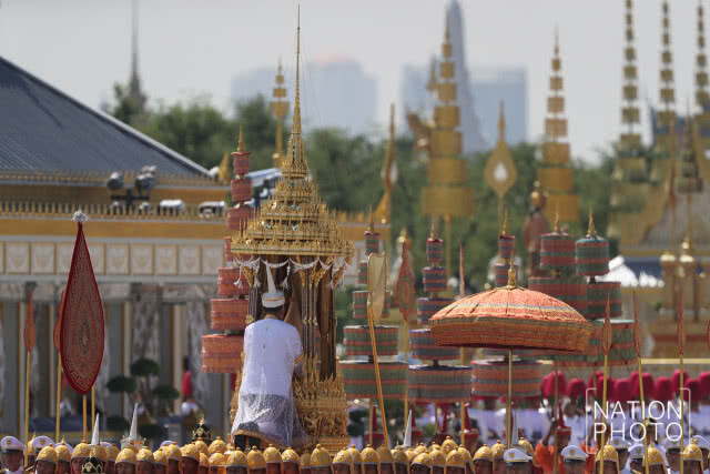 ขบวนพระบรมราชอิสริยยศ อัญเชิญพระโกศพระบรมอัฐิและพระบรมราชสรีรางคาร เข้าสู่พระบรมมหาราชวัง