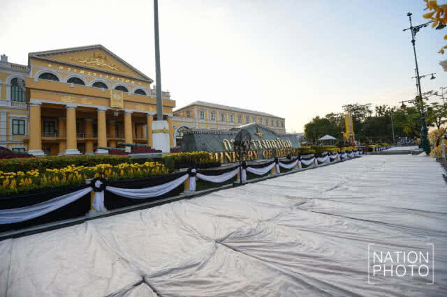 แง่คิดจาก "เอนก เหล่าธรรมทัศน์"
คุณภาพคนไทย จากงานพระบรมศพ
