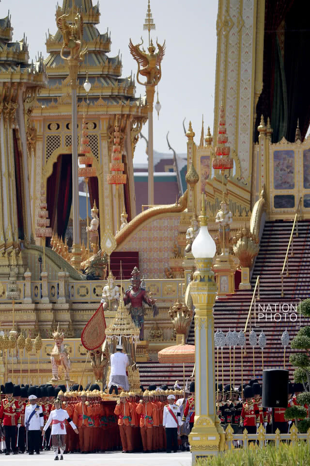 ขบวนพระบรมราชอิสริยยศ อัญเชิญพระโกศพระบรมอัฐิและพระบรมราชสรีรางคาร เข้าสู่พระบรมมหาราชวัง