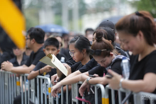แง่คิดจาก "เอนก เหล่าธรรมทัศน์"
คุณภาพคนไทย จากงานพระบรมศพ