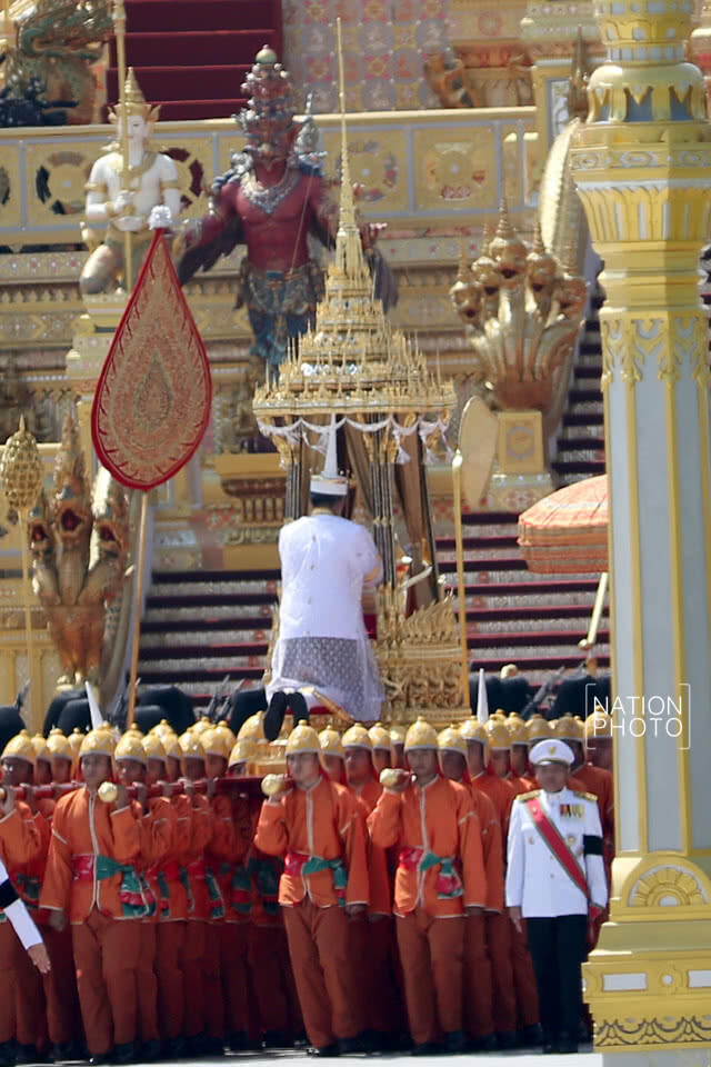 ขบวนพระบรมราชอิสริยยศ อัญเชิญพระโกศพระบรมอัฐิและพระบรมราชสรีรางคาร เข้าสู่พระบรมมหาราชวัง