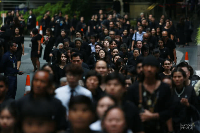 แง่คิดจาก "เอนก เหล่าธรรมทัศน์"
คุณภาพคนไทย จากงานพระบรมศพ