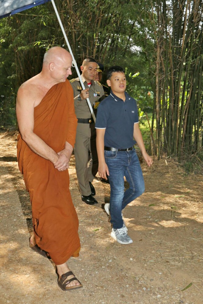 พระเจ้าหลานเธอ พระองค์เจ้าทีปังกรรัศมีโชติ ทรงบำเพ็ญพระกุศล สถานปฏิบัติธรรมบ้านไร่ทอสี
