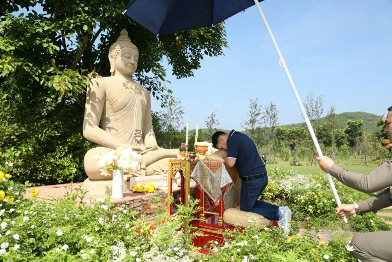 พระเจ้าหลานเธอ พระองค์เจ้าทีปังกรรัศมีโชติ ทรงบำเพ็ญพระกุศล สถานปฏิบัติธรรมบ้านไร่ทอสี