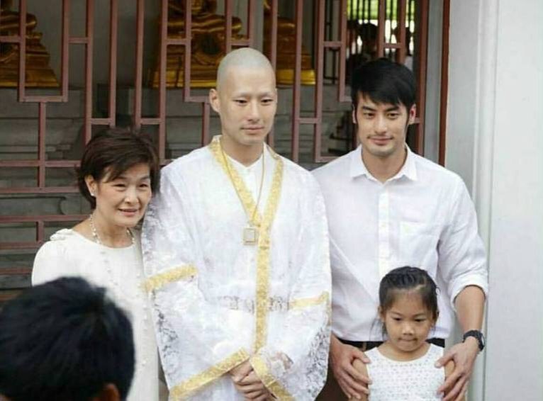 "ภัทร์" บวชแล้วเช้านี้ถวายเป็นพระราชกุศลแด่ในหลวงรัชกาลที่9