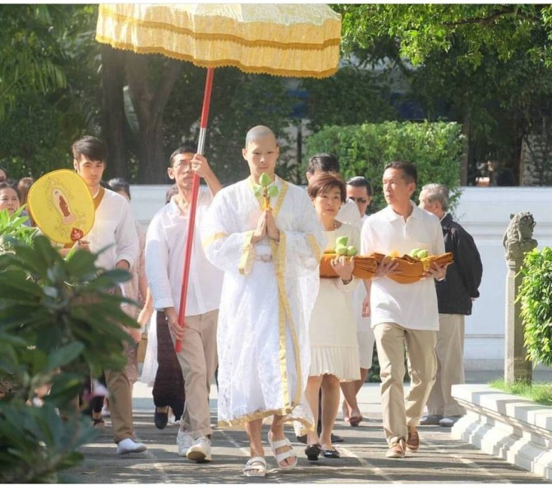 "ภัทร์" บวชแล้วเช้านี้ถวายเป็นพระราชกุศลแด่ในหลวงรัชกาลที่9
