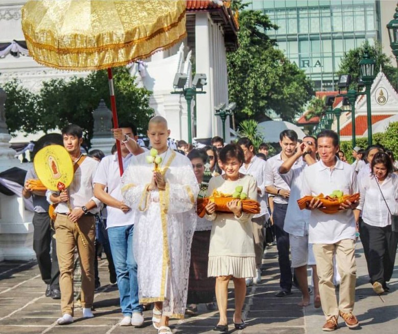 "ภัทร์" บวชแล้วเช้านี้ถวายเป็นพระราชกุศลแด่ในหลวงรัชกาลที่9