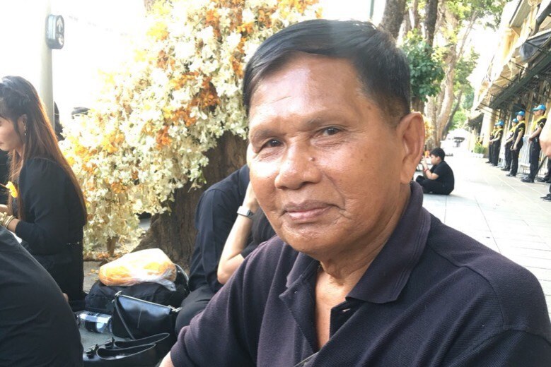 ประชาชนยังอยู่เต็มสนามหลวง