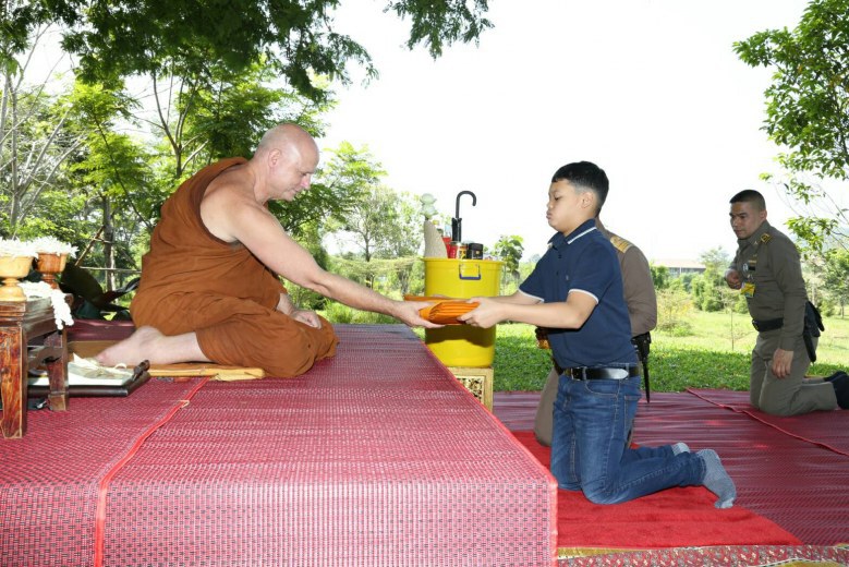 พระเจ้าหลานเธอ พระองค์เจ้าทีปังกรรัศมีโชติ ทรงบำเพ็ญพระกุศล สถานปฏิบัติธรรมบ้านไร่ทอสี