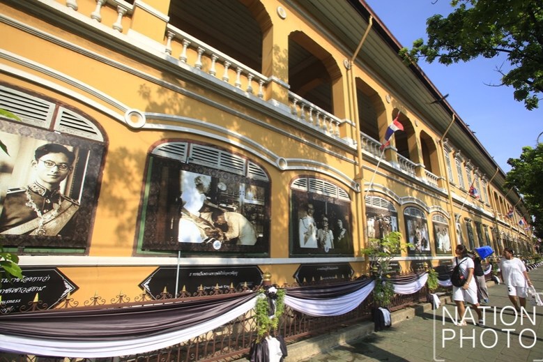 ภาพประวัติศาสตร์ พระบรมสาทิสลักษณ์ในหลวง ร.9 (ภาพชุด)