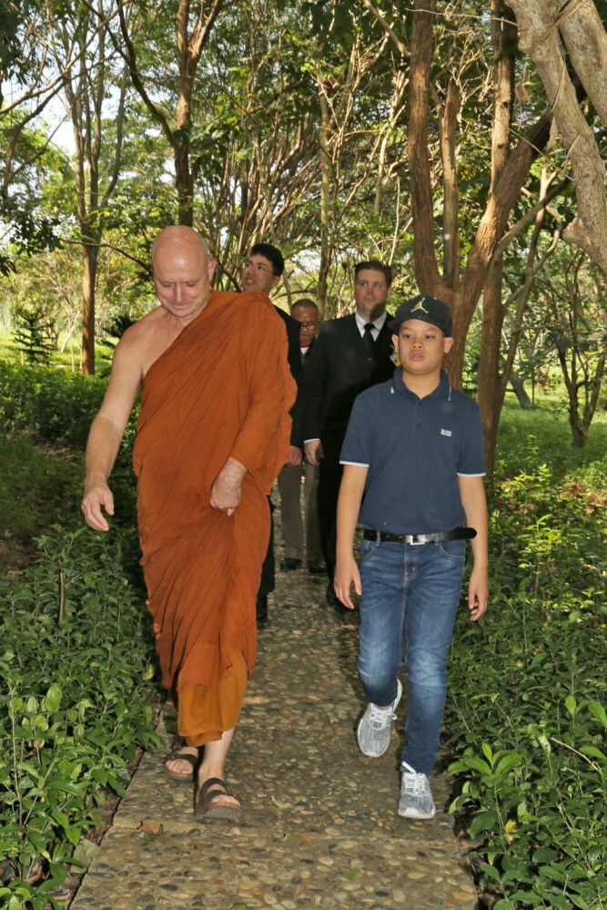 พระเจ้าหลานเธอ พระองค์เจ้าทีปังกรรัศมีโชติ ทรงบำเพ็ญพระกุศล สถานปฏิบัติธรรมบ้านไร่ทอสี