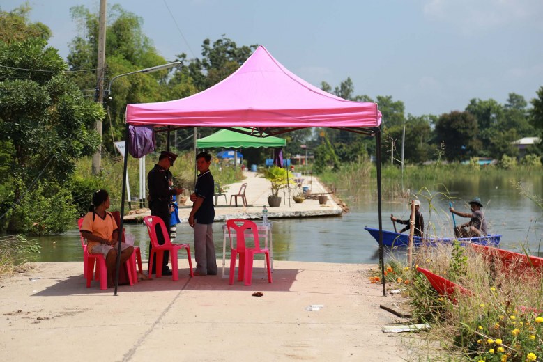 น้ำท่วม "บางระกำ" กัดเซาะถนนขาด เดือดร้อน 100 ครัวเรือน