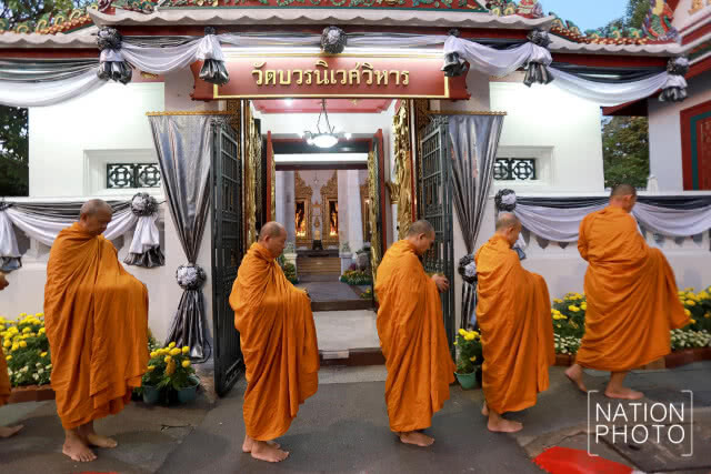 พุทธศาสนิกชนทำบุญอุทิศถวายเป็นพระราชกุศลแด่ ในหลวงร.9