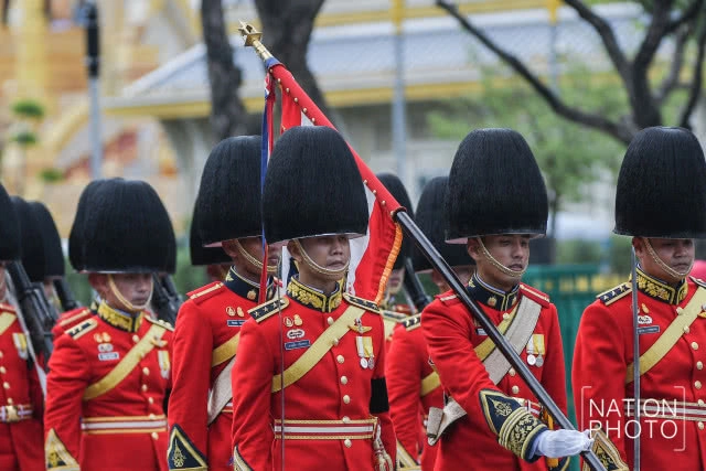 พระบารมีปกเกล้าปกเกศาทหารกล้า