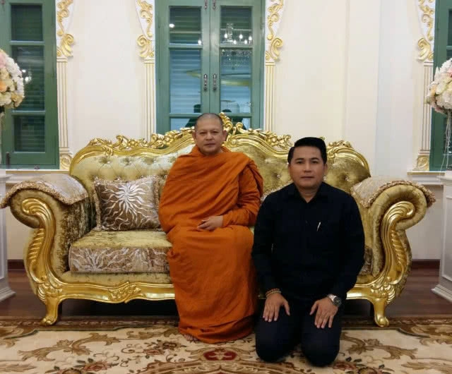 ผู้บริหารวิภาวดีพาเลซ
ทำบุญถวายภัตตาหารเพลคณะพระภิกษุสงฆ์ บรรพชาถวายในหลวง ร.๙