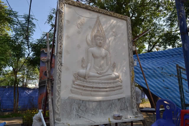 ศิลปิน พิษณุโลก นำประติมากรรมปูนปั้นนูนต่ำในหลวงร.9ไปตั้งที่วัด-พิพิธภัณฑ์