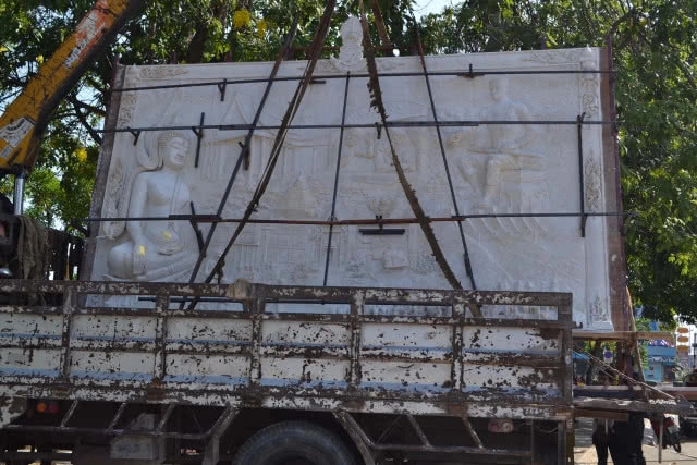 ศิลปิน พิษณุโลก นำประติมากรรมปูนปั้นนูนต่ำในหลวงร.9ไปตั้งที่วัด-พิพิธภัณฑ์