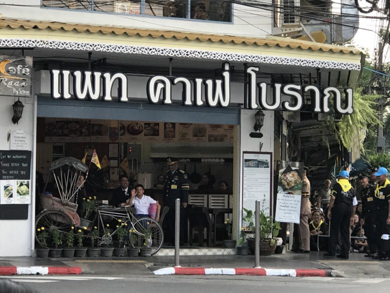 "พระองค์ที" เสด็จส่วนพระองค์ทอดพระเนตรริ้วขบวนที่ 6