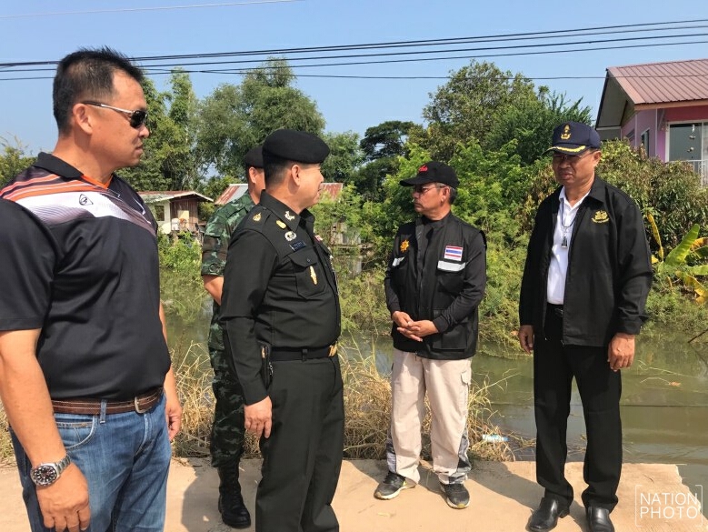 พิษณุโลก สร้างสะพานแพแกลลอน เชื่อมถนนสัญจร หลังถูกน้ำเซาะขาด