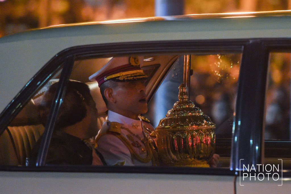 สมเด็จพระเจ้าอยู่หัว อัญเชิญพระบรมราชสรีรางคาร ไปยังวัดราชบพิธฯ-วัดบวรนิเวศฯ (ภาพชุดที่ 3) สมเด็จพระเจ้าอยู่หัว อัญเชิญพระบรมราชสรีรางคาร ไปยังวัดราชบพิธฯ-วัดบวรนิเวศฯ (ภาพชุดที่ 3)