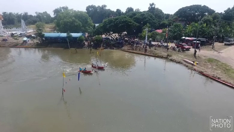 แก้เครียด!! พิจิตร เปลี่ยนทุ่งนาน้ำท่วม แข่งกีฬาพื้นบ้าน