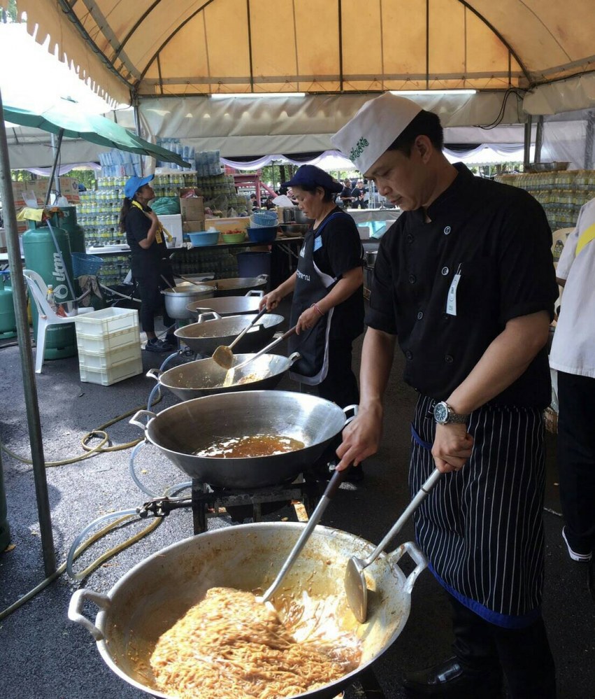 เบื้องหลัง.."อาหารพระราชทาน"ตลอด 1 ปี