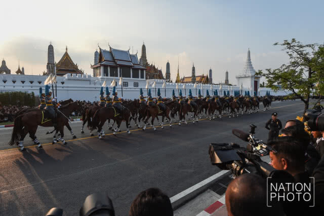สมเด็จพระเจ้าอยู่หัว อัญเชิญพระบรมราชสรีรางคาร ไปยังวัดราชบพิธฯ-วัดบวรนิเวศฯ (ภาพชุดที่ 3)