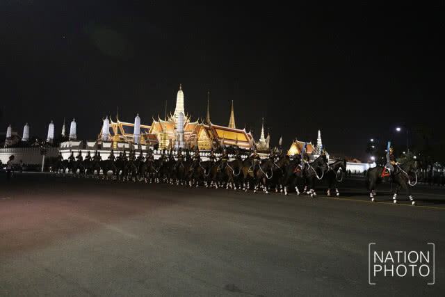 สมเด็จพระเจ้าอยู่หัว อัญเชิญพระบรมราชสรีรางคาร ไปยังวัดราชบพิธฯ-วัดบวรนิเวศฯ (ภาพชุดที่ 1 )