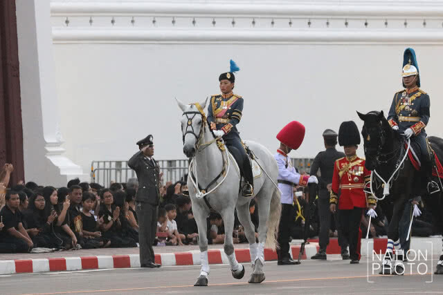 สมเด็จพระเจ้าอยู่หัว อัญเชิญพระบรมราชสรีรางคาร ไปยังวัดราชบพิธฯ-วัดบวรนิเวศฯ (ภาพชุดที่ 1 )