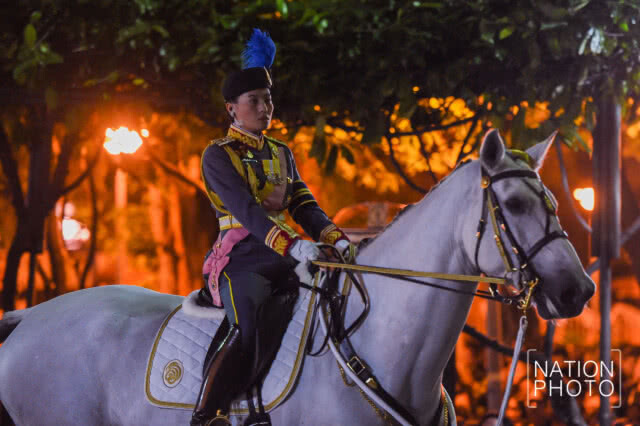 สมเด็จพระเจ้าอยู่หัว อัญเชิญพระบรมราชสรีรางคาร ไปยังวัดราชบพิธฯ-วัดบวรนิเวศฯ (ภาพชุดที่ 3)