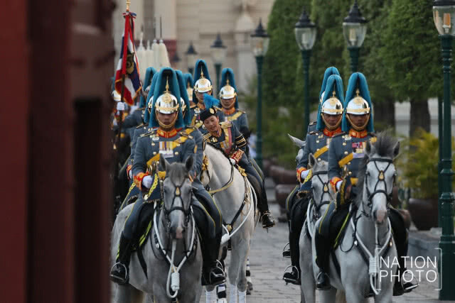 สมเด็จพระเจ้าอยู่หัว อัญเชิญพระบรมราชสรีรางคาร ไปยังวัดราชบพิธฯ-วัดบวรนิเวศฯ (ภาพชุดที่ 2)