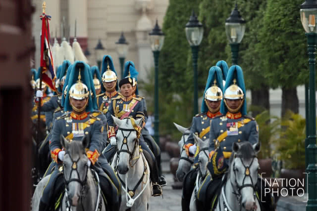 สมเด็จพระเจ้าอยู่หัว อัญเชิญพระบรมราชสรีรางคาร ไปยังวัดราชบพิธฯ-วัดบวรนิเวศฯ (ภาพชุดที่ 2)