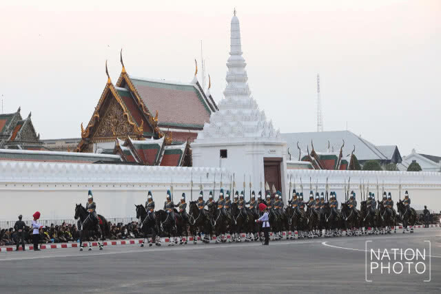 สมเด็จพระเจ้าอยู่หัว อัญเชิญพระบรมราชสรีรางคาร ไปยังวัดราชบพิธฯ-วัดบวรนิเวศฯ (ภาพชุดที่ 1 )