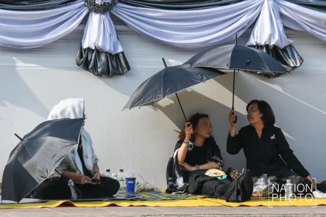 รุ่งอรุณ ณ วัดบวร