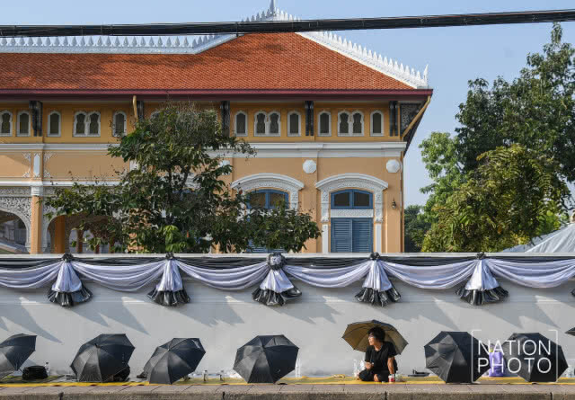 รุ่งอรุณ ณ วัดบวร