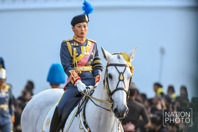 สมเด็จพระเจ้าอยู่หัว อัญเชิญพระบรมราชสรีรางคาร ไปยังวัดราชบพิธฯ-วัดบวรนิเวศฯ (ภาพชุดที่ 3)