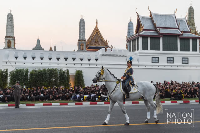 สมเด็จพระเจ้าอยู่หัว อัญเชิญพระบรมราชสรีรางคาร ไปยังวัดราชบพิธฯ-วัดบวรนิเวศฯ (ภาพชุดที่ 3)