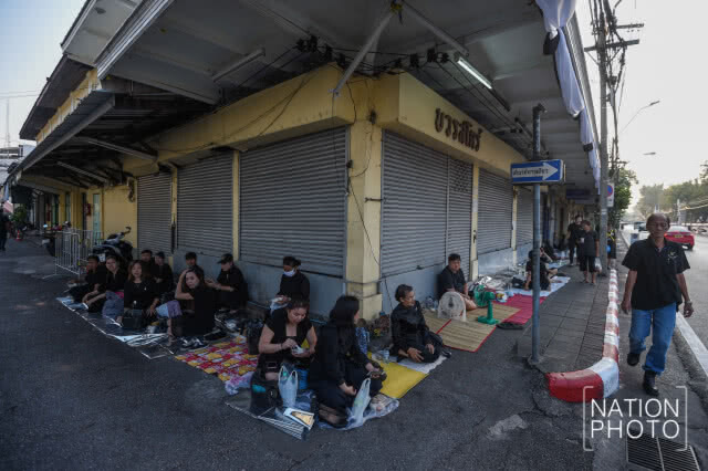 รุ่งอรุณ ณ วัดบวร