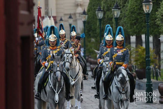สมเด็จพระเจ้าอยู่หัว อัญเชิญพระบรมราชสรีรางคาร ไปยังวัดราชบพิธฯ-วัดบวรนิเวศฯ (ภาพชุดที่ 2)