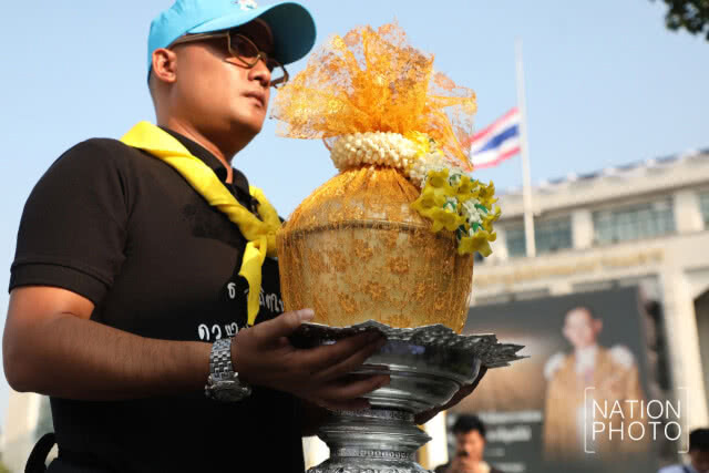 กทม. ทำพิธีบำเพ็ญกุศลเถ้าดอกไม้จันทน์จากพิธีถวายพระเพลิงพระบรมศพในหลวงร.9
