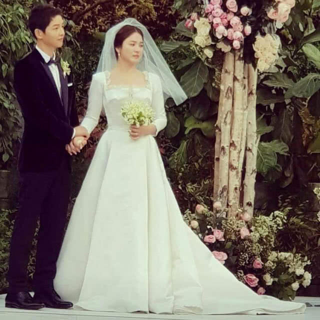 "ซงจุงกิ-ซงฮเยคโย" เข้าพิธีวิวาห์แบบส่วนตัวแล้ววันนี้ เตรียมไปฮันนีมูนที่ยุโรป
