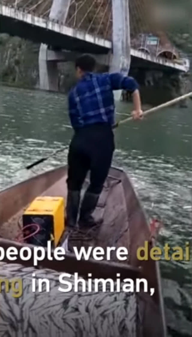 โซเชียลจีนเดือด จับปลาโดยใช้ไฟฟ้าช็อต